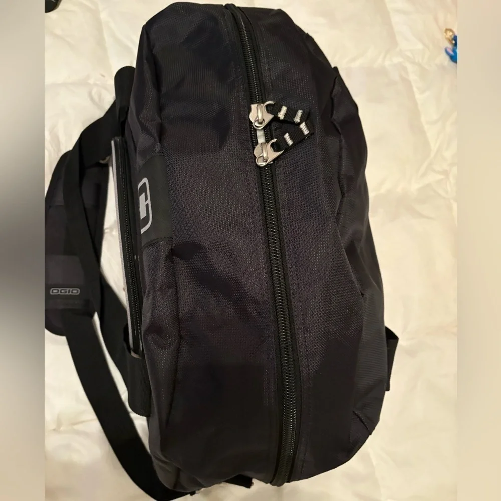 OGIO LARGE DUFFEL BAG GYM BAG TRAVEL BAG NEW
